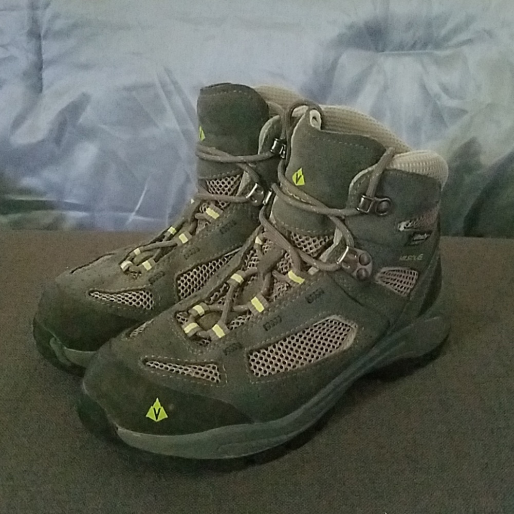 Vasque Kids Boots in Dark Gray and Lime